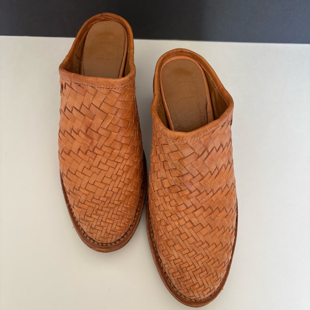 Women’s Frye Weaved Leather Mules Size 7B - Picture 2 of 13